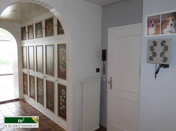 Nischenschrank und Whgs.-Tür EG