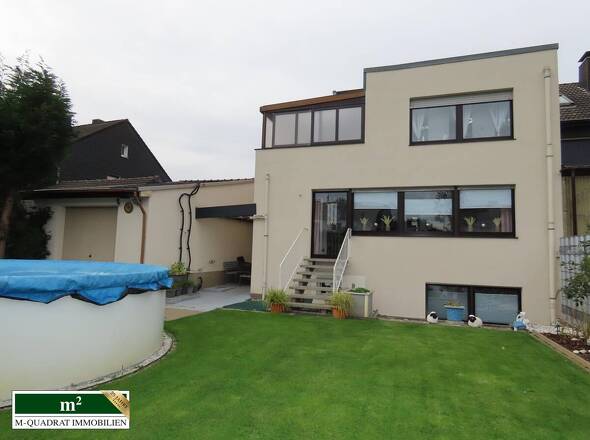 Gebäuderückseite/ Anbau