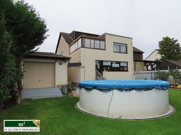 Hinteres Garagentor zur Gartenseite