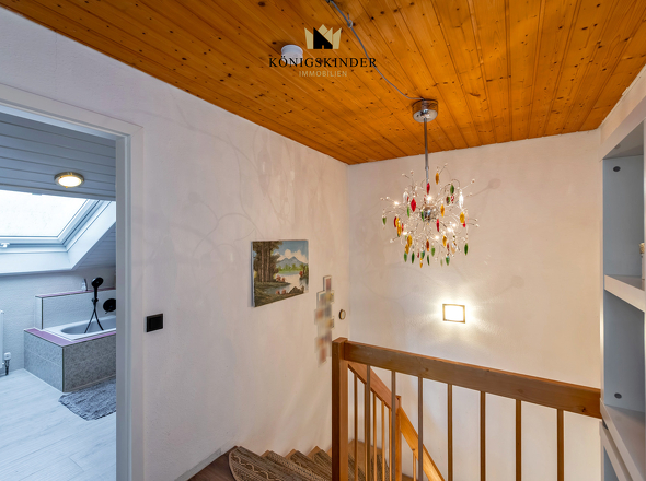 DG mit Blick Richtung Badezimmer