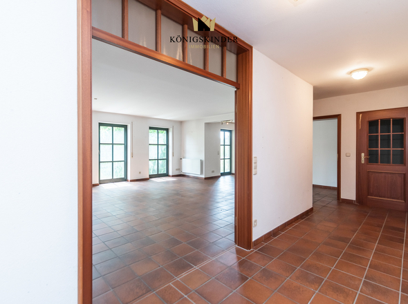 1. UG: Blick Richtung Wohnbereich/ Küche