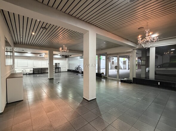 Ausstellungs-/ Verkaufsfläche