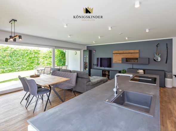 Wohn-Esszimmer/ Offene Küche