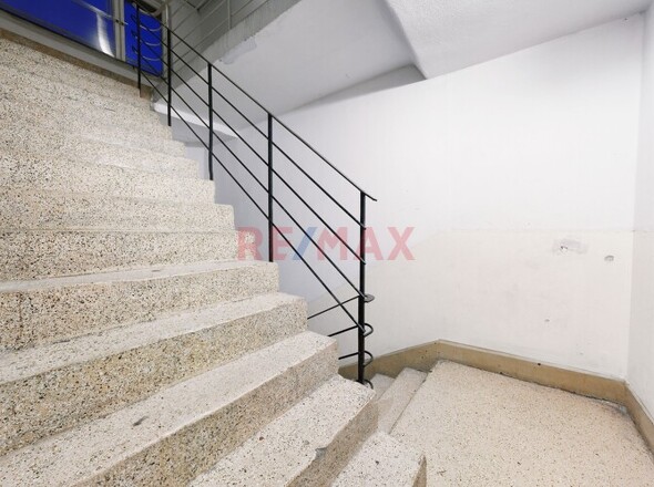 Hausflur_mit_Eingang_zu_Whg_5_und_6