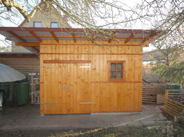 Neues u. geräumiges ca. 4,5 m x 2,5 m großes Gerätehaus