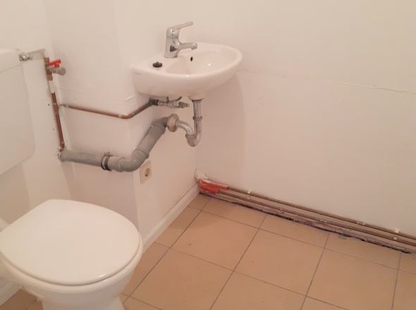 WC mit Waschbecken