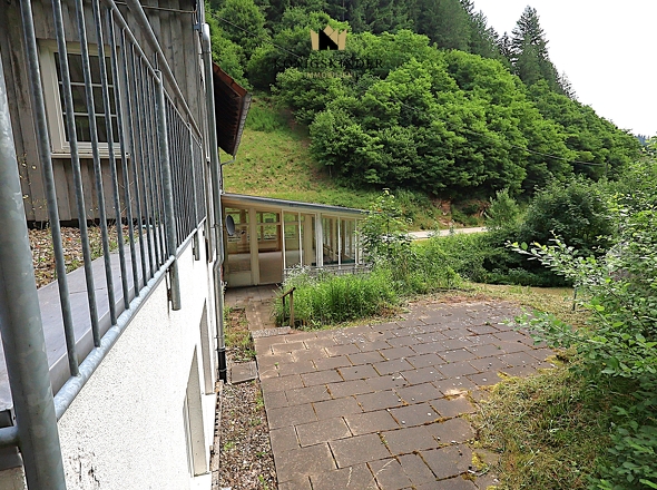 ...und zur  Südterrasse vor dem Wintergarten... 