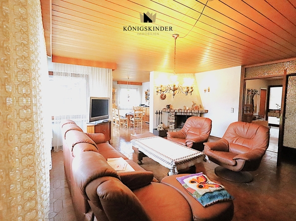 Alles sehr großzügig und repräsentativ.