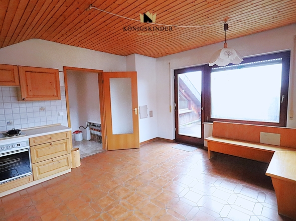 ...und der eingerichteten Küche...