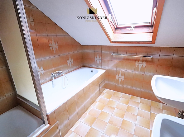 Das Bad vervollständigt das Ganze.