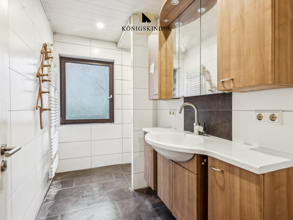 Helle Tageslichtbäder mit komfortabler Handtuchheizung