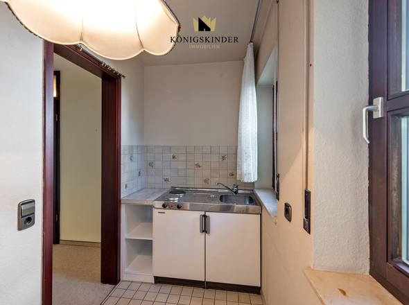 Ein schneller Blick in die Einliegerwohnung - Küche mit Essplatz...