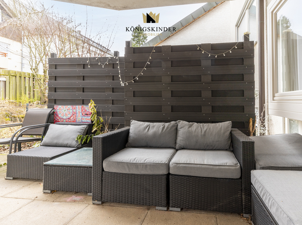 Terrasse mit Platz für entspannte Stunden im Freien