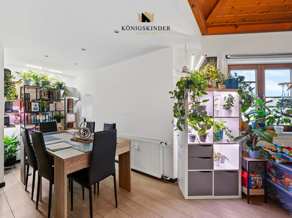 ...mit Essbereich...