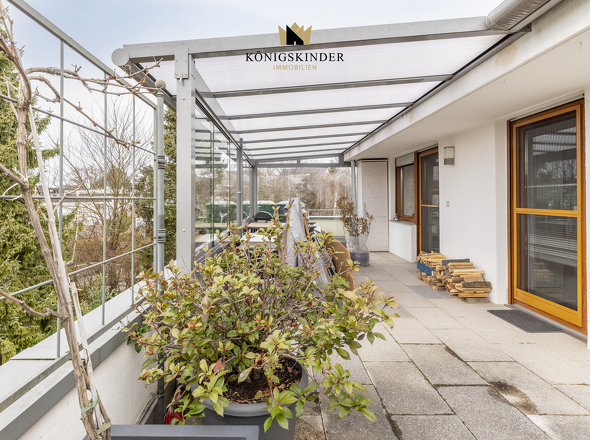 Dachterrasse mit Glaswand und Heat-Stop-Dach
