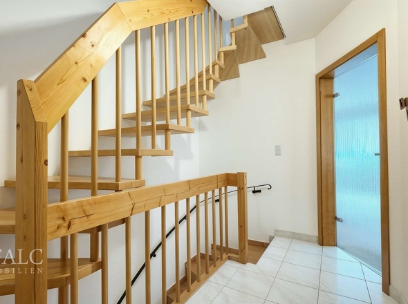 Treppe zum Obergeschoss