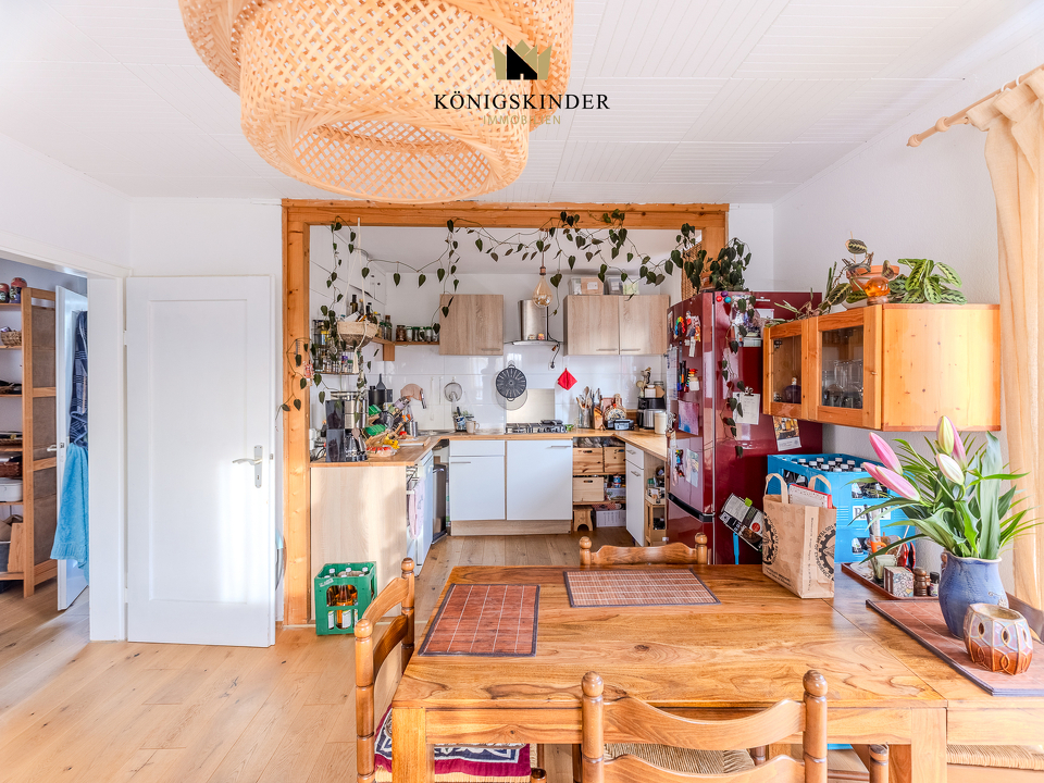 Wohn-/Essbereich mit Blick zur Küche