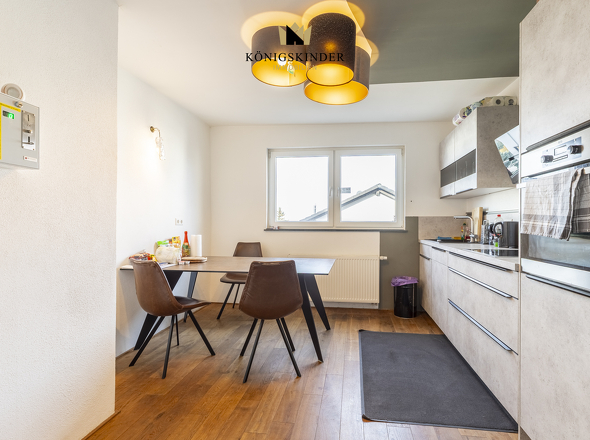 Küche mit Waschmaschine