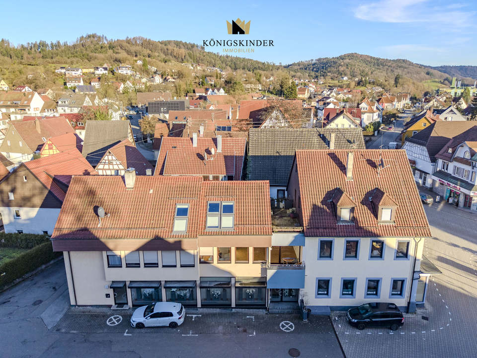  Der Anbau aus 1980 erweitert das historische Vorderhaus stimmig. 