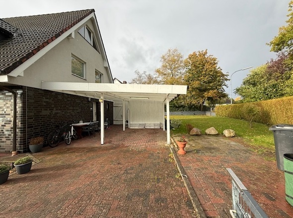 Carport 1 mit Hauseingang