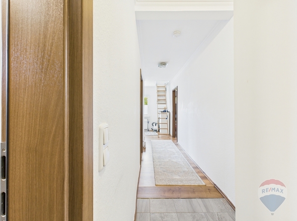 Flur OG mit Aufgang DG