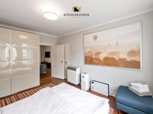 Schlafzimmer mit viel Platz