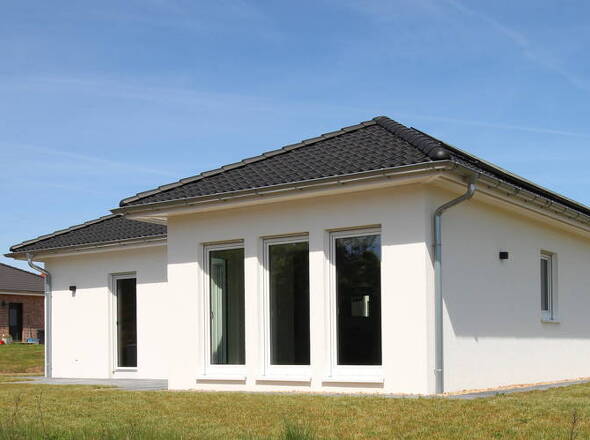 Bungalow straßenseitig