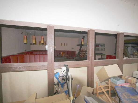 Blick vom Wintergarten auf ehem. Restaurantbereich