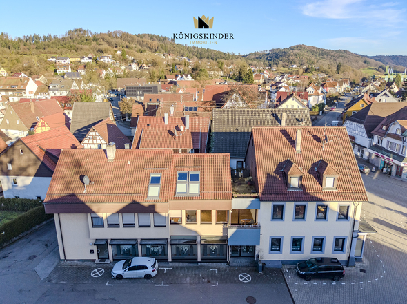  Der Anbau aus 1980 erweitert das historische Vorderhaus stimmig. 