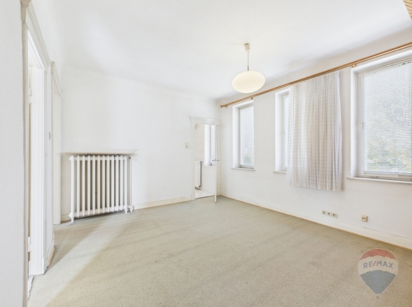 Elternschlafzimmer mit Blick zum Bad en Suite