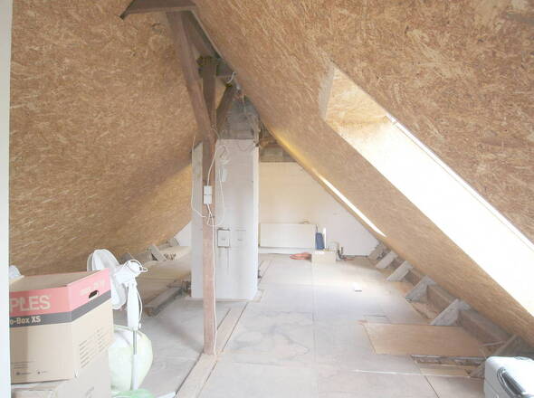 Vorbereiteter DG-Ausbau mit Heizung u. großen Veluxfenstern