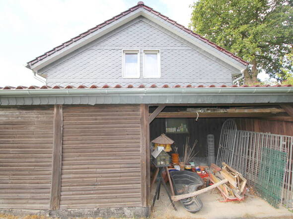 Schuppen mit verschieferter Fassade Nebenhaus