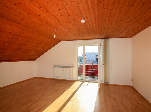 Schlafzimmer mit Zugang Balkon