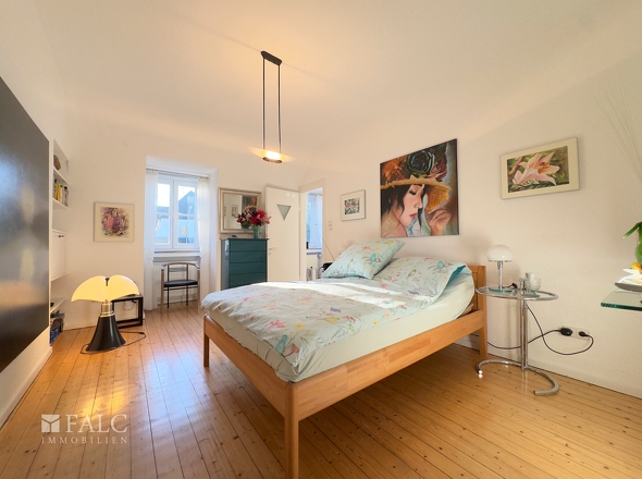 Schlafgemach mit Zugang zum Bad