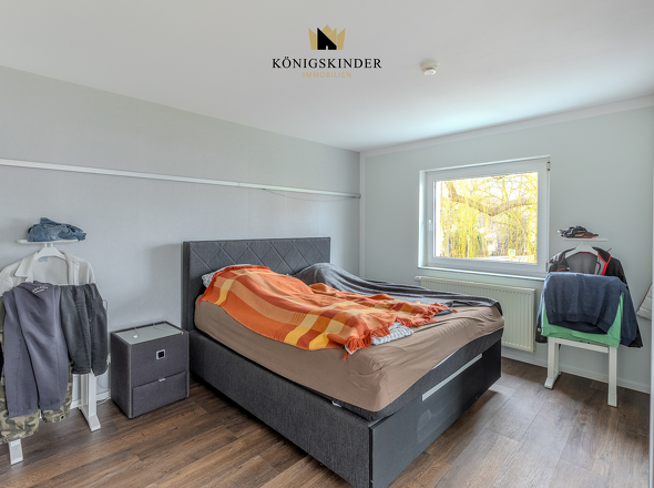 Großzügiges Schlafzimmer mit Bad en Suite (Wohneinheit 1)