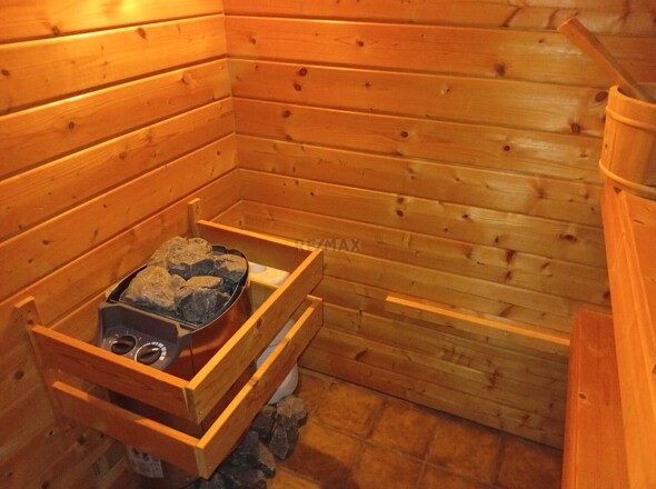 Saunaofen mit Saunasteinen
