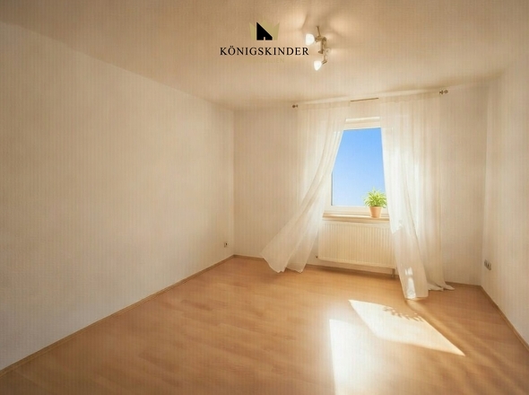 direkt vom Wohnzimmer: das gut geschnittene Schlafzimmer