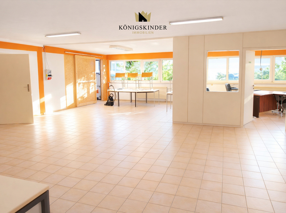 ...innen große Büroräume...