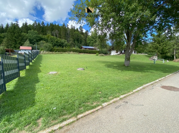 ...direkt an der Anlieger-Straße...