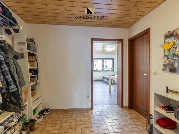 Flur mit Zugang zu allen Räumen