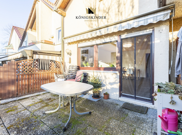 Terrasse mit Platz zum Entspannen