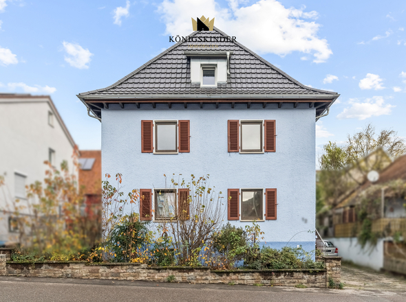 Frische Fassade und energetisch saniert. 