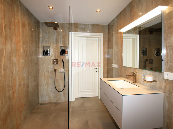 Badezimmer EG