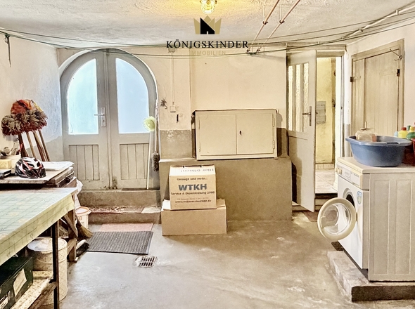 Waschraum / Heizungsraum / Keller und Zugang zum Gewölbekeller