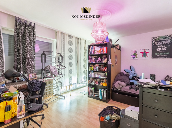 Vermietetes WG-Zimmer mit guter Raumgröße und Tageslicht