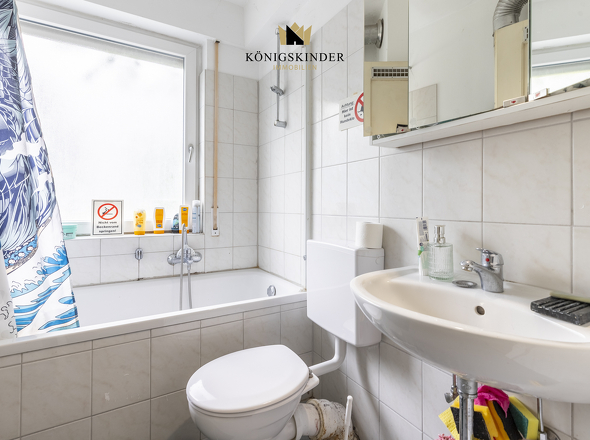 Erstes Badezimmer – praktisch für die WG-Nutzung