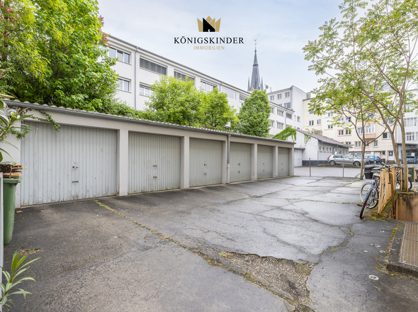 Garagenhof mit zugehöriger Parkmöglichkeit direkt am Objekt