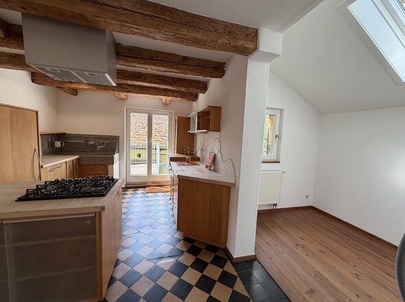 Küche und weiteres Zimmer OG Haus li