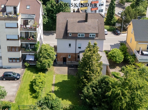 ...Blick von oben mit Gartenbereich...