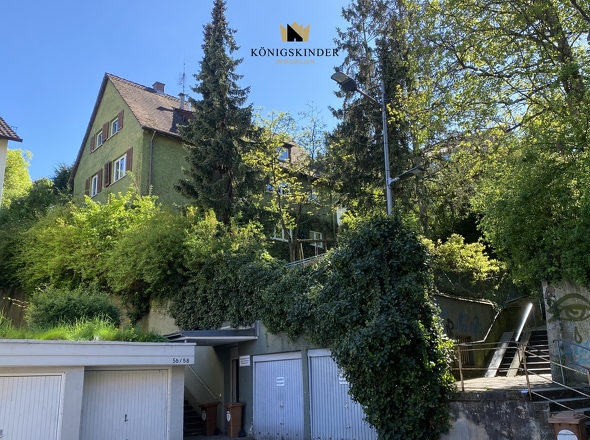 Haus mit den 3 rechten Garagen!